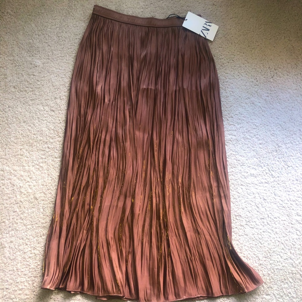 NWT Zara M pleated skirt with elastic waist